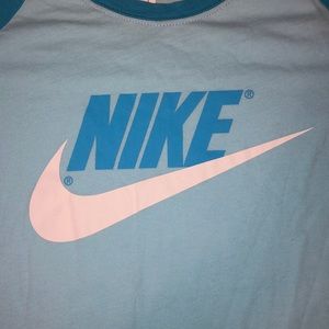 VINTAGE NIKE T-SHIRT
